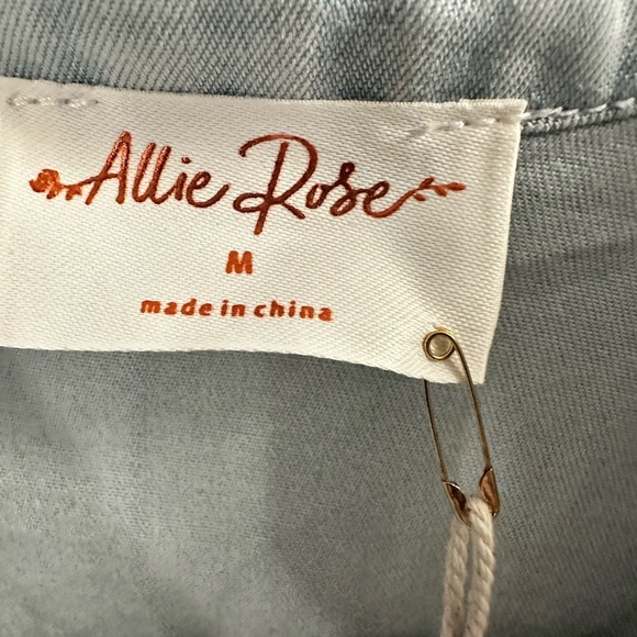 NWT Allie Rose Chambray Denim Shirt Dress in Light Wash - Picture 7 of 12